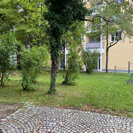 Wohnung Mit Garagenparkplatz An U-Bahnstation Munich Exterior photo