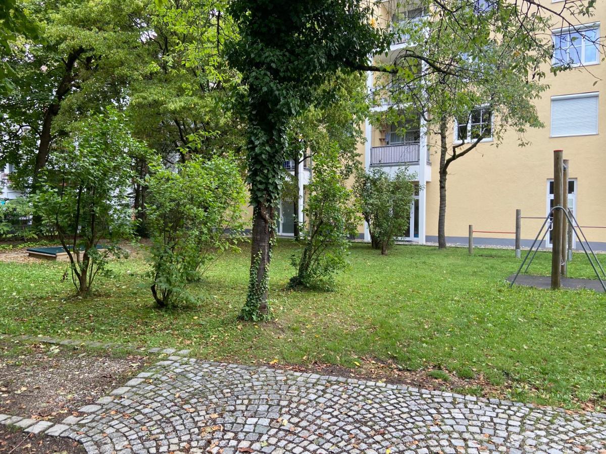 Wohnung Mit Garagenparkplatz An U-Bahnstation Munich Exterior photo