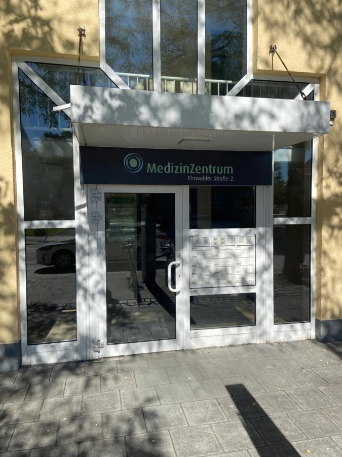 Wohnung Mit Garagenparkplatz An U-Bahnstation Munich Exterior photo