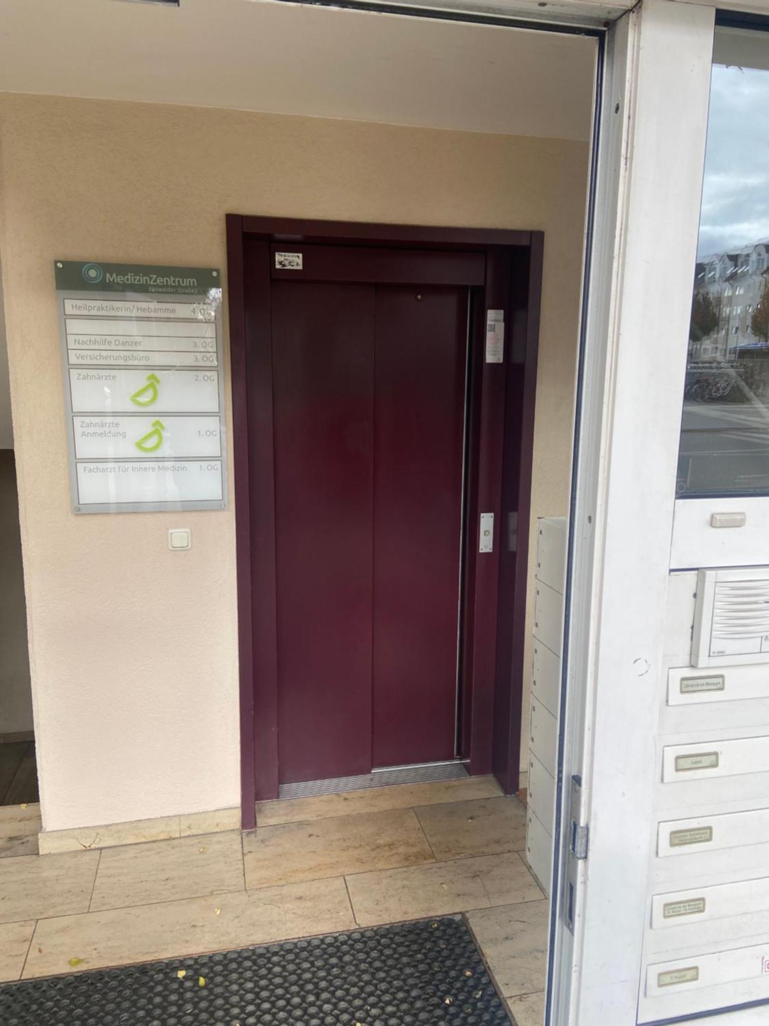 Wohnung Mit Garagenparkplatz An U-Bahnstation Munich Exterior photo